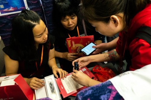 广西外出务工人员乘坐专列返乡 有道词典笔学习礼包送别样温暖(最新发布)