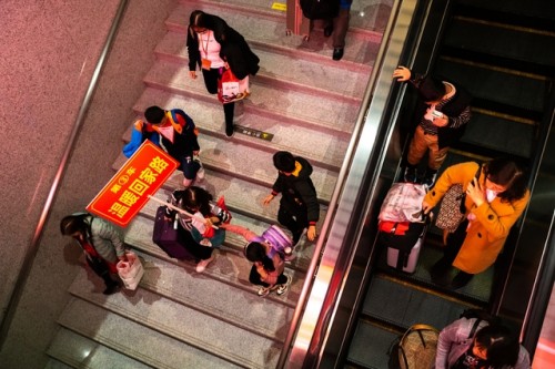 广西外出务工人员乘坐专列返乡 有道词典笔学习礼包送别样温暖(最新发布)