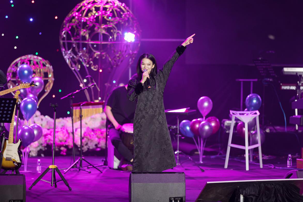 苏运莹深圳梦幻开唱大秀粤语暖心祝福歌迷