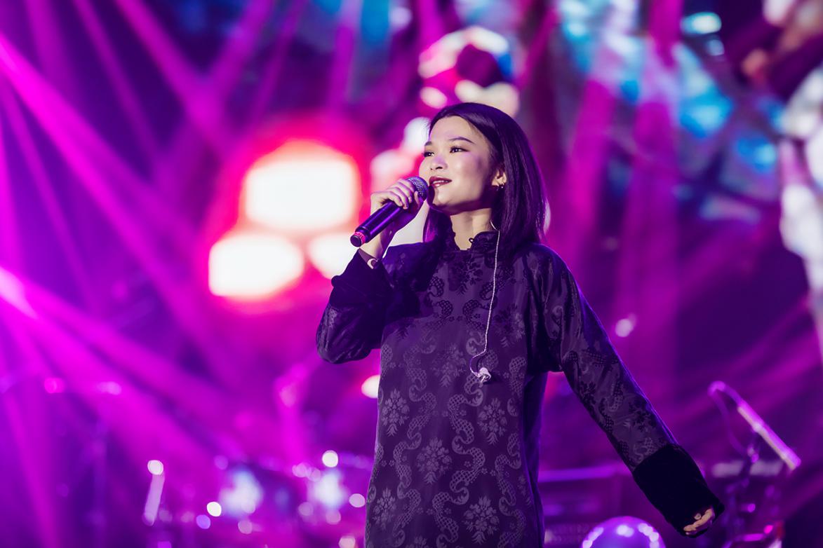 苏运莹深圳梦幻开唱大秀粤语暖心祝福歌迷