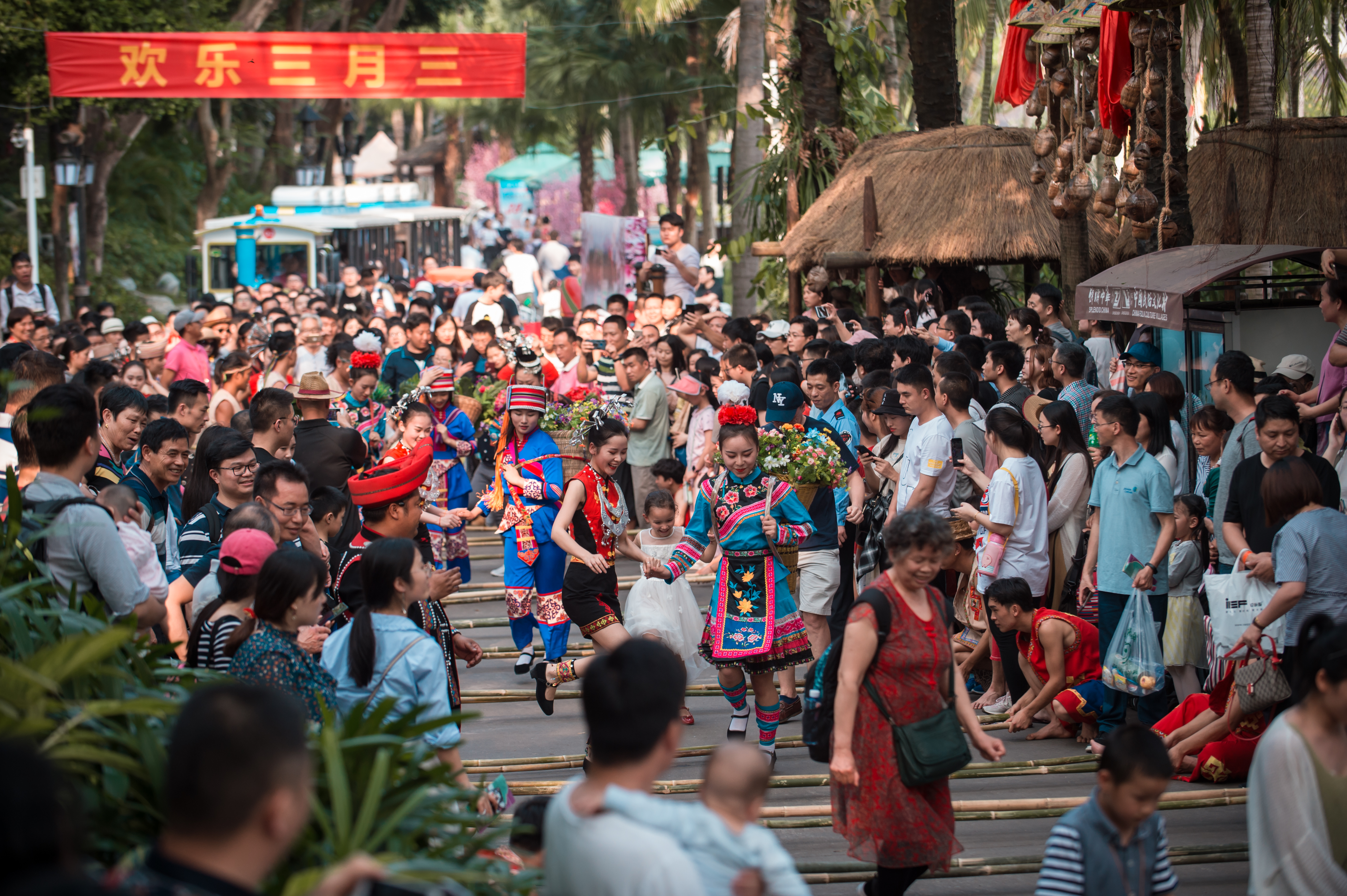 清明小长假锦绣中华三月三竹竿节深受游客欢迎