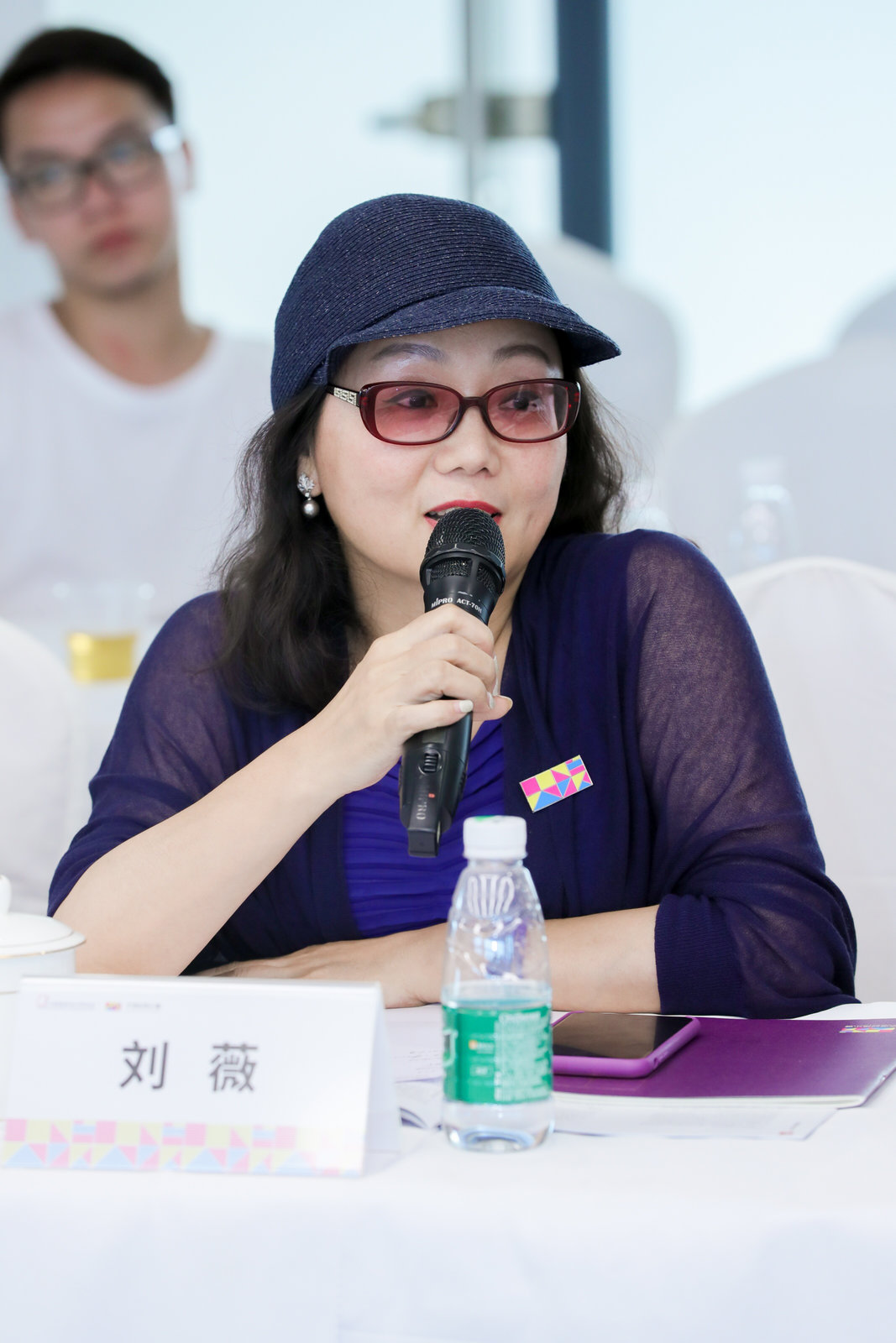 刘薇深圳市刘薇服饰设计有限公司艺术总监,金顶奖设计师刘薇说:"我与