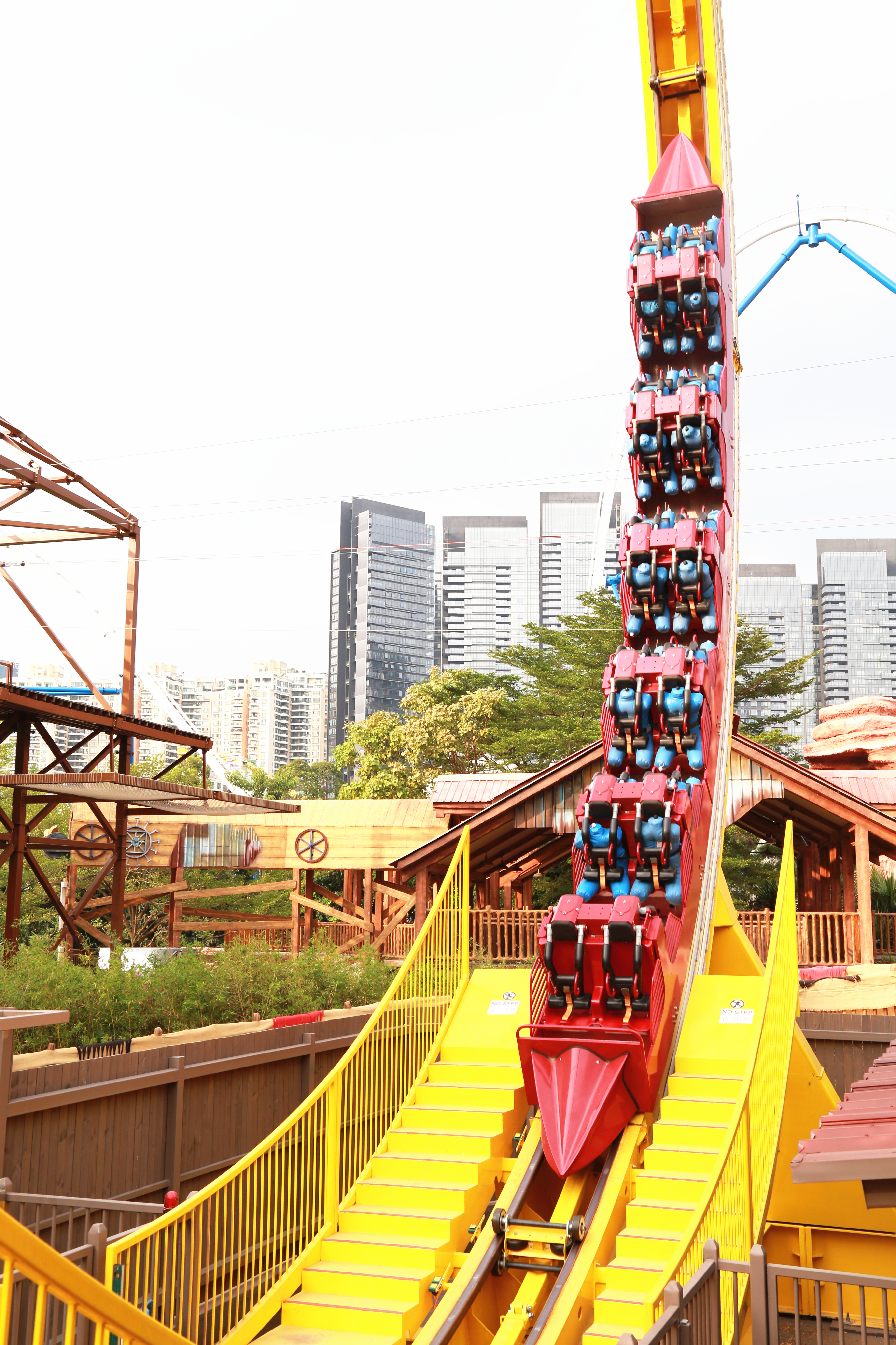 深圳欢乐谷全新6期项目环翼飞车试运行!