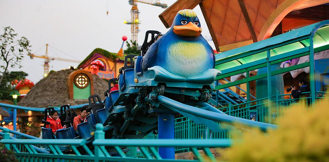 乘坐企鹅过山车将可以带给你滑行上升,急速下滑的奇妙旅程.