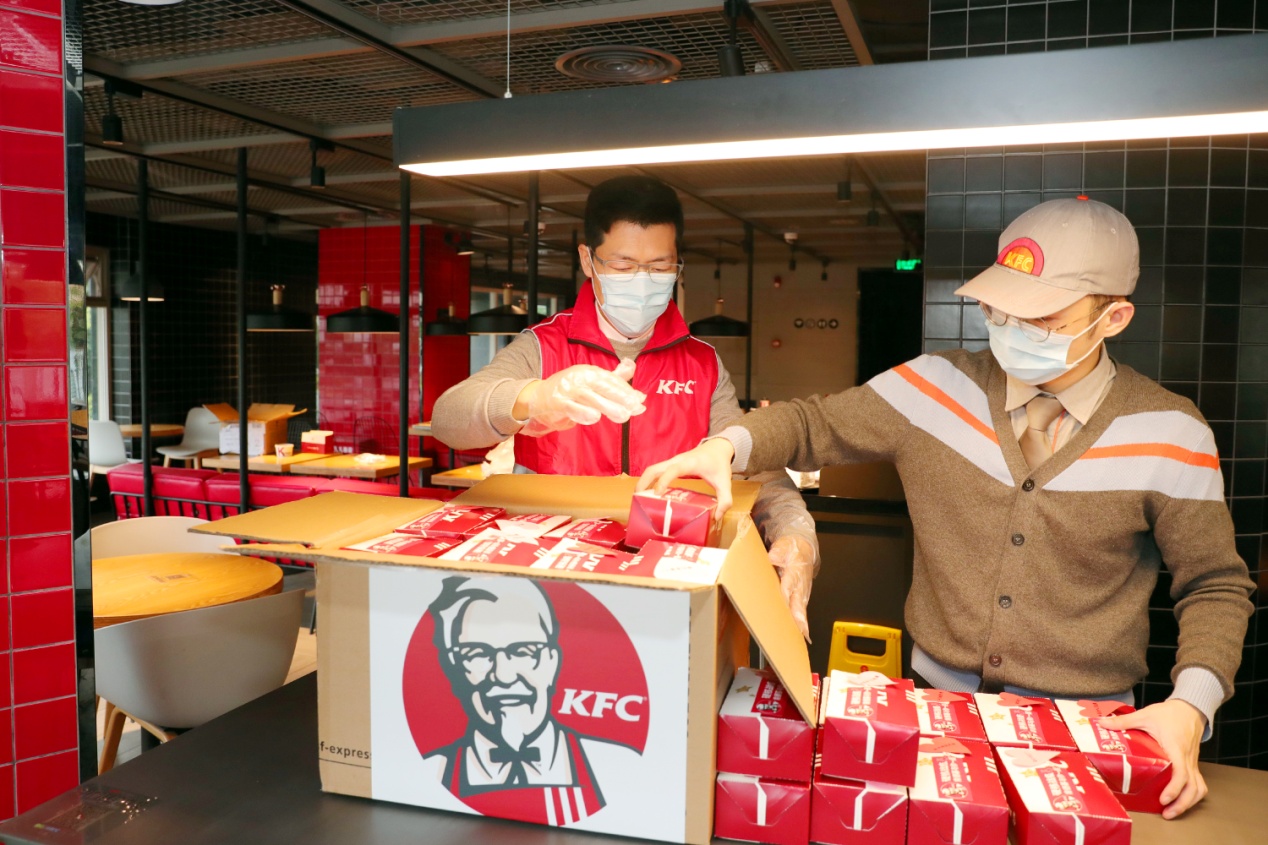 应援抗疫英雄深圳肯德基爱心餐送白衣天使