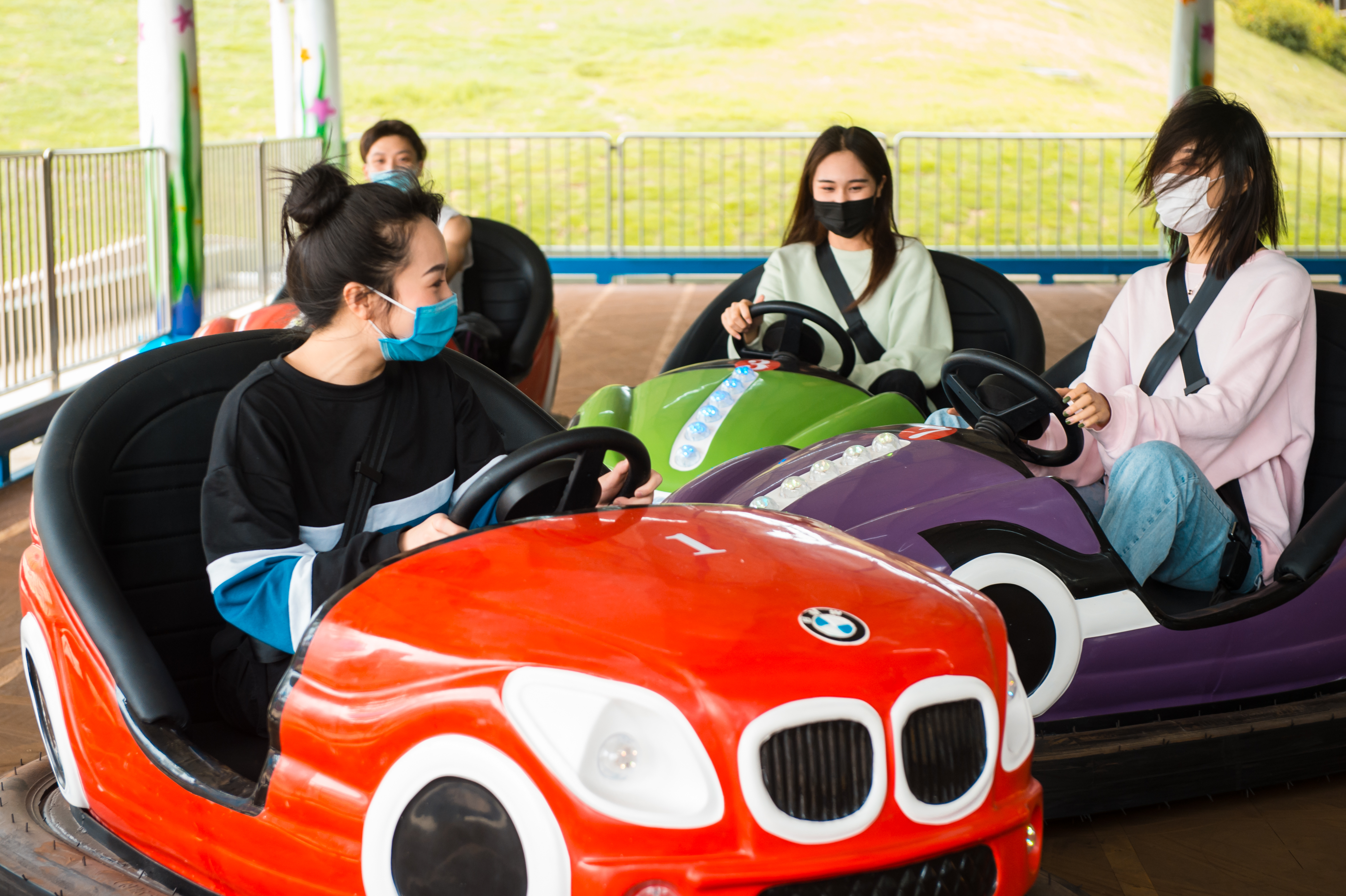 游乐园-碰碰车.jpg
