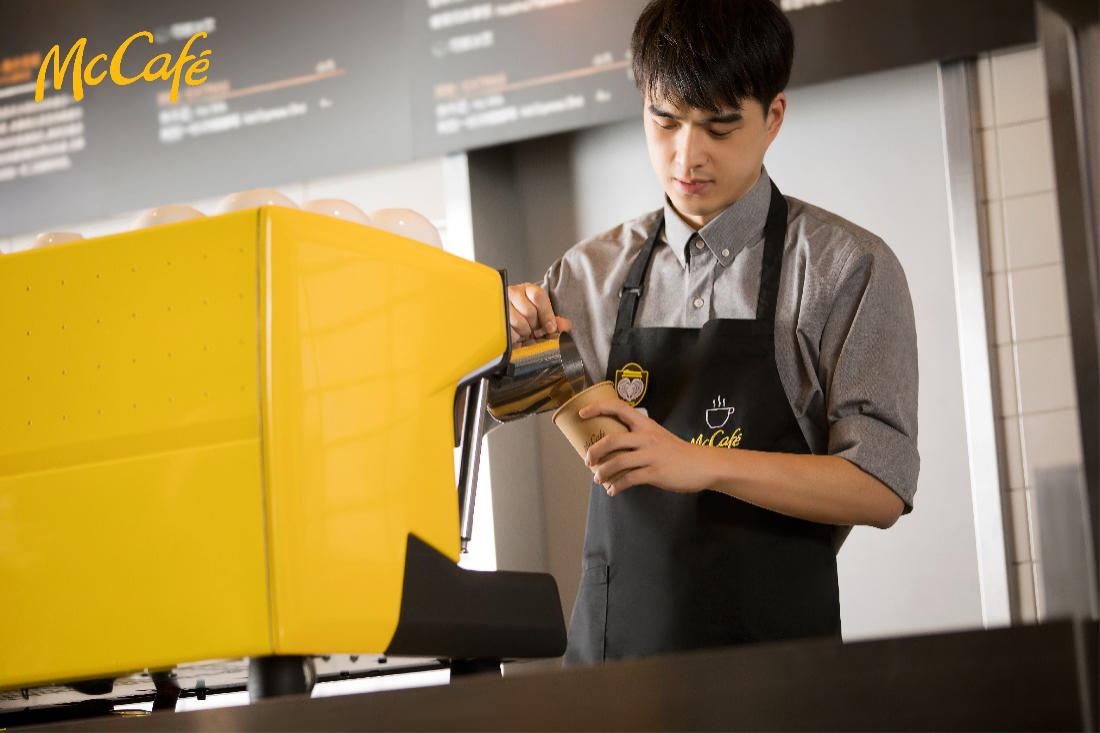 三年投资25亿 麦当劳旗下麦咖啡1000万杯拿铁免费品尝