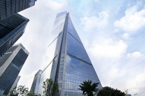 一只口罩的温暖与力量深圳前海世茂大厦以微笑守望春暖花开