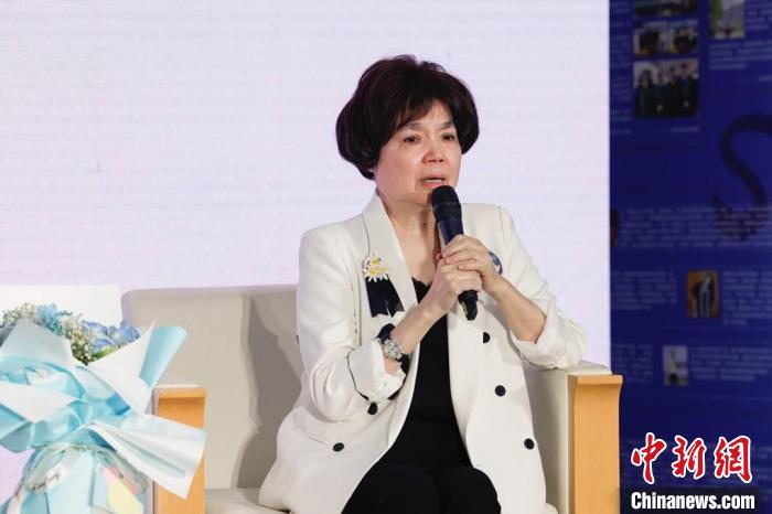 香港女作家梁凤仪: 推出"心系祖国影视系列三部曲"