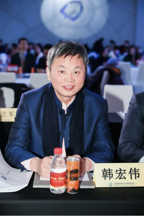 韩宏伟率海银集团荣膺"浦东开发开放优秀企业奖"