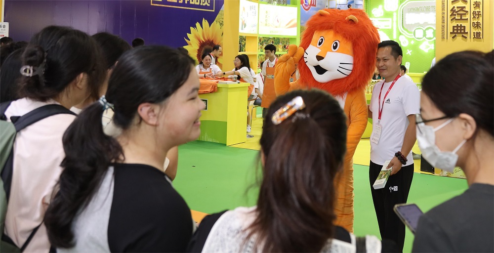 狮球唛试吃现场赞不绝口,新品荣获「花生油香味金奖」_深圳之窗