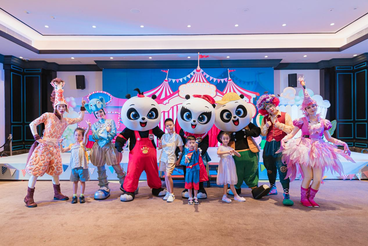 三胞胎为主题的原创互动音乐剧,角色以长隆熊猫酒店三个核心ip"萌萌"