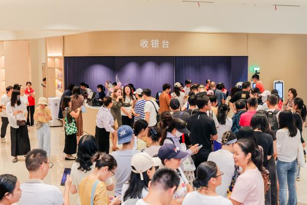 名家云集、IP联动，展览多元，“湾区之眼”开业点燃深圳文化热潮_深圳之窗